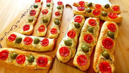 Strisce di focaccia: ideali per un antipasto sfizioso e veloce