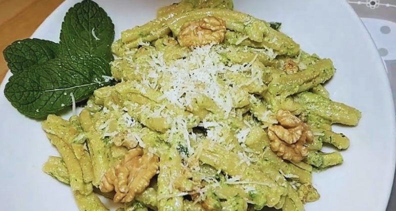Pesto di zucchine e noci: la ricetta del primo piatto semplice e saporito