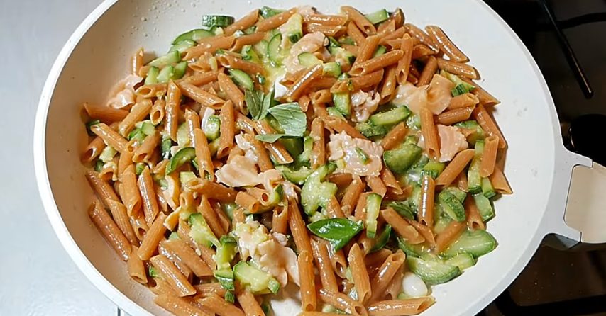 Pasta con zucchine e salmone: la ricetta del primo piatto saporito