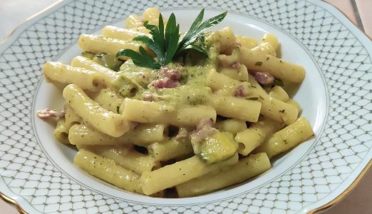 Pasta con zucchine e speck: la ricetta per un primo piatto semplice e ...