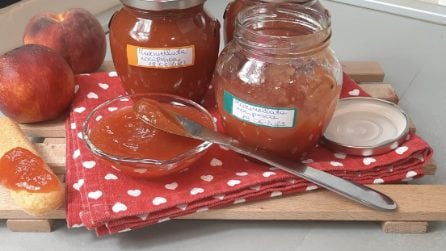 Marmellata di pesche fatta in casa: la ricetta per averla deliziosa