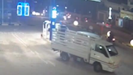 Rapine ai distributori di benzina in tutta Napoli: 6 i colpi in due mesi