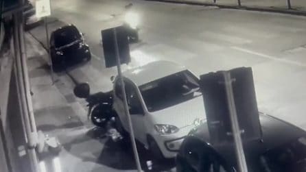 Spari contro auto e moto a Posillipo: le immagini