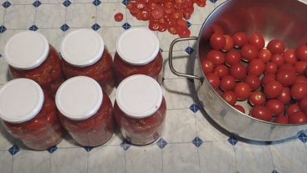Conserva di pomodori freschi: la ricetta per averli tutto l'anno