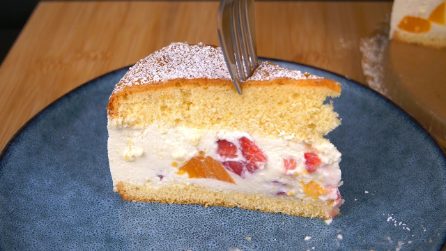 Torta soffice alla frutta: la ricetta del dolce soffice e cremoso