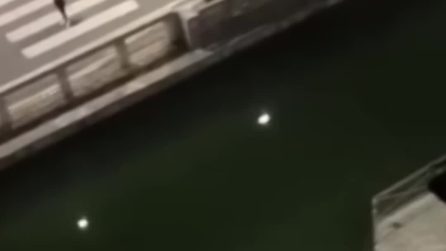 Scoppia una maxi rissa sui Navigli a Milano: feriti due ragazzi di 20 anni