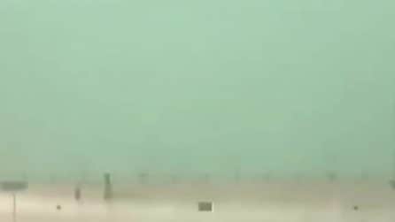 Grandine e sottopassi allagati: le immagini del maltempo in Lombardia