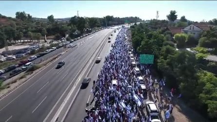 Maxi marcia in Israele: la protesta dei 10mila a Gerusalemme contro la riforma della giustizia