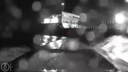 Il video dell'attacco del drone ucraino alla petroliera russa: gli attimi prima dell'esplosione