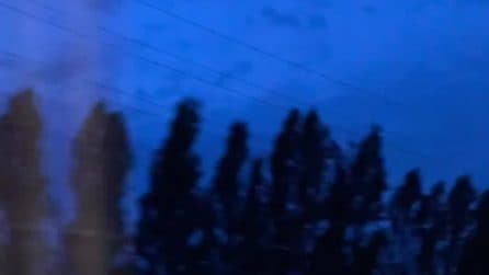 La folle corsa di un'automobile che guida contromano sull'autostrada A7