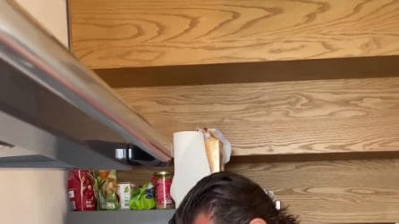 La frisella di Paolo Conticini è con olio, limone e pomodorini: ironia e critiche sui social