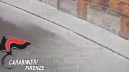 Firenze, scritte sul Corridoio Vasariano: individuati gli autori, sono turisti tedeschi