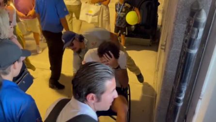 Berrettini abbandona gli US Open in sedia a rotelle dopo l'infortunio alla caviglia