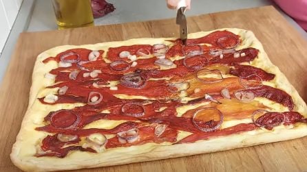 Focaccia con i peperoni: la ricetta rustica che piacerà a tutti