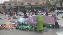 In Marocco la gente continua a dormire in strada per paura di crolli