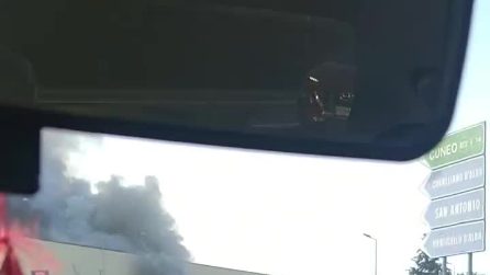 Il video dell'incendio in un negozio di Monticello d'Alba: morto un 36enne, arrestata piromane