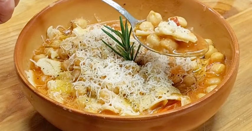 Pasta e ceci: la ricetta del primo piatto semplice e genuino