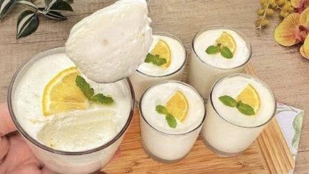Bicchierini al limone: il dessert veloce, profumato e delizioso