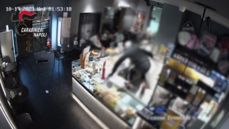 Rapina 3.000 euro di Gratta e Vicini, trova i carabinieri fuori al bar che lo arrestano