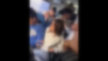 Scontro fra camion e bus Cotral carico di studenti: vetri rotti e adolescenti costretti a scendere