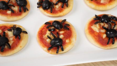 Pizzette ragno di Halloween, spaventose ma buonissime!
