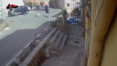 Anziana rapinata da due ladri a Termini Imerese: i video delle telecamere di sorveglianza