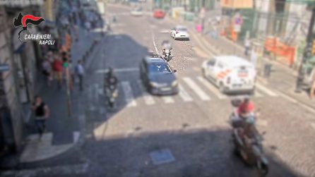 Turisti cinesi scippati del Rolex in piazza Dante a Napoli
