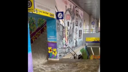 La stazione di Milano Porta Garibaldi allagata dopo il nubifragio del 31 ottobre