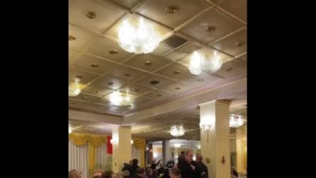 Nostalgici del fascismo si trovano a Salò per commemorare la marcia su Roma e fanno il saluto romano