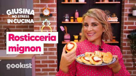 Rosticceria siciliana: l'impasto dei rustici palermitani per realizzare pizzette, rollò e mini calzoni