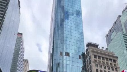 Un video di YouTubo Anche Io arriva in piazza a Times Square: "Dai che un giorno andiamo in America"