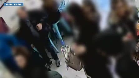Si fingono turisti per rubare gli zaini ai clienti dei bar di Milano: arrestati