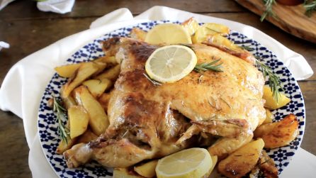 Polletto ripieno e patate: il secondo piatto gustoso e perfetto per le feste