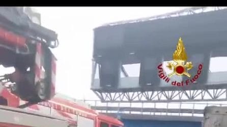 Incidente sull'autostrada A4, tir finisce contro un pilone: morto camionista