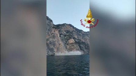 Rocce si staccano dalla montagna e finiscono nel lago di Garda: il video della frana