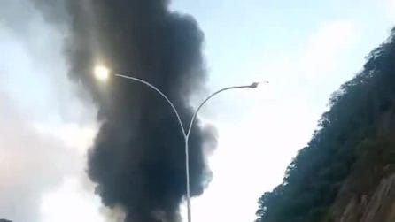 Venezuela, camion travolge 17 auto ferme per un precedenti incidente: morti e feriti