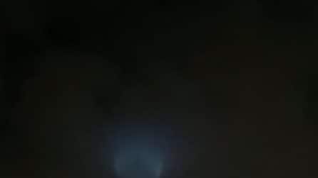 Misterioso cerchio di luce appare nei cieli di Milano: i video pubblicati dagli utenti su Tik Tok