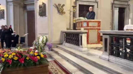 Amendola ai funerali di Fassari: "Mi sento come 24 anni fa quando è morto mio padre"