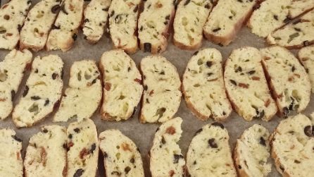 Crostini saporiti: la ricetta per averli croccanti a casa