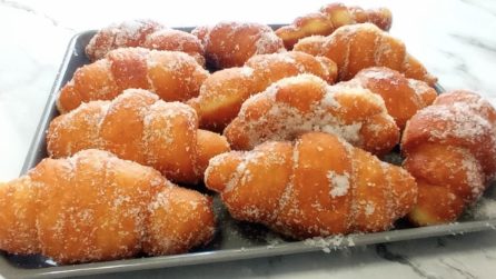 Cornetti fritti: la ricetta del dessert super soffice e goloso