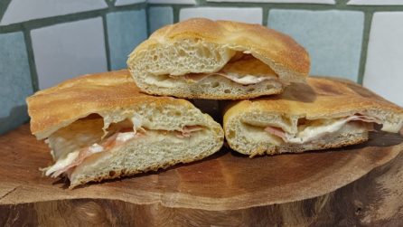 Focaccia ripiena: la ricetta per averla morbida e gustosa