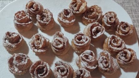 Chiacchiere ripiene a forma di rosa: la versione alternativa del dolcetto di Carnevale