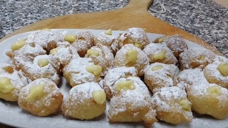Bignè fritti alla crema: un dolce veloce, semplice e squisito