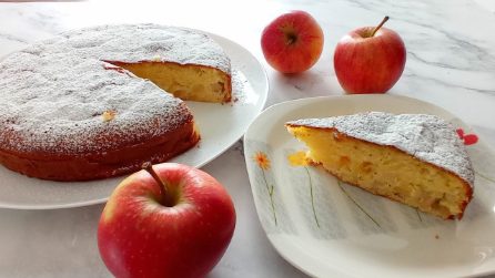 Torta di mele con la panna: il metodo per averla ancora più soffice