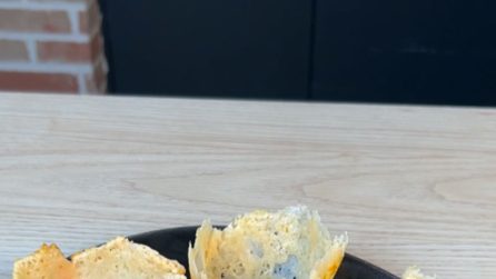 Cestini di parmigiano perfetti come antipasto: ecco come farli super croccanti in pochi secondi