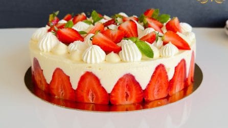 Torta cremosa alle fragole: il dessert bellissimo da provare