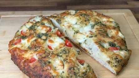 Focaccia mediterranea: la ricetta per averla soffice e golosa