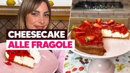 Cheesecake cotta alle fragole: la ricetta semplice e deliziosa con mascarpone e robiola 🍓