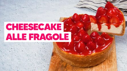 Cheesecake alle fragole glassate: BELLISSIMA e PIENA DI GUSTO!