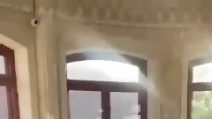 Uomini armati assaltano una chiesa e una sinagoga in Daghestan: il video della sparatoria